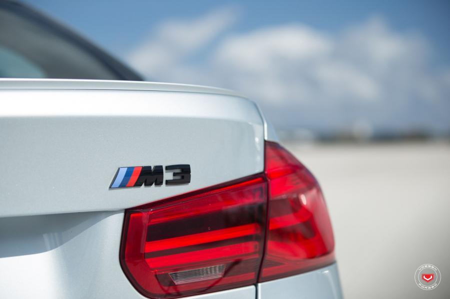 Логотип BMW M3 Sedan on Vossen Wheels (S17-01) 2018 года  (фото 31 из 33)